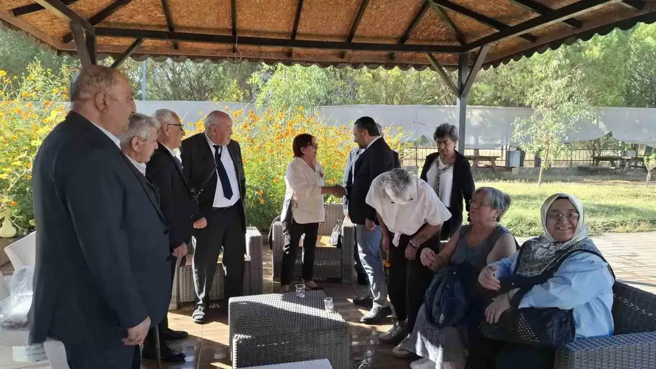 Muğla’da çınarlara vefa günü: Huzurevinde duygusal buluşma