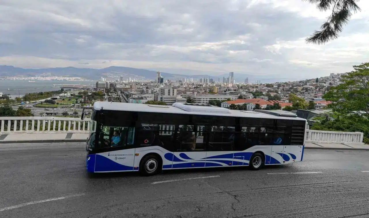 İzmir’de Cumhuriyet coşkusu ulaşımda indirimle taçlanıyor: 29 Ekim’e özel tarife