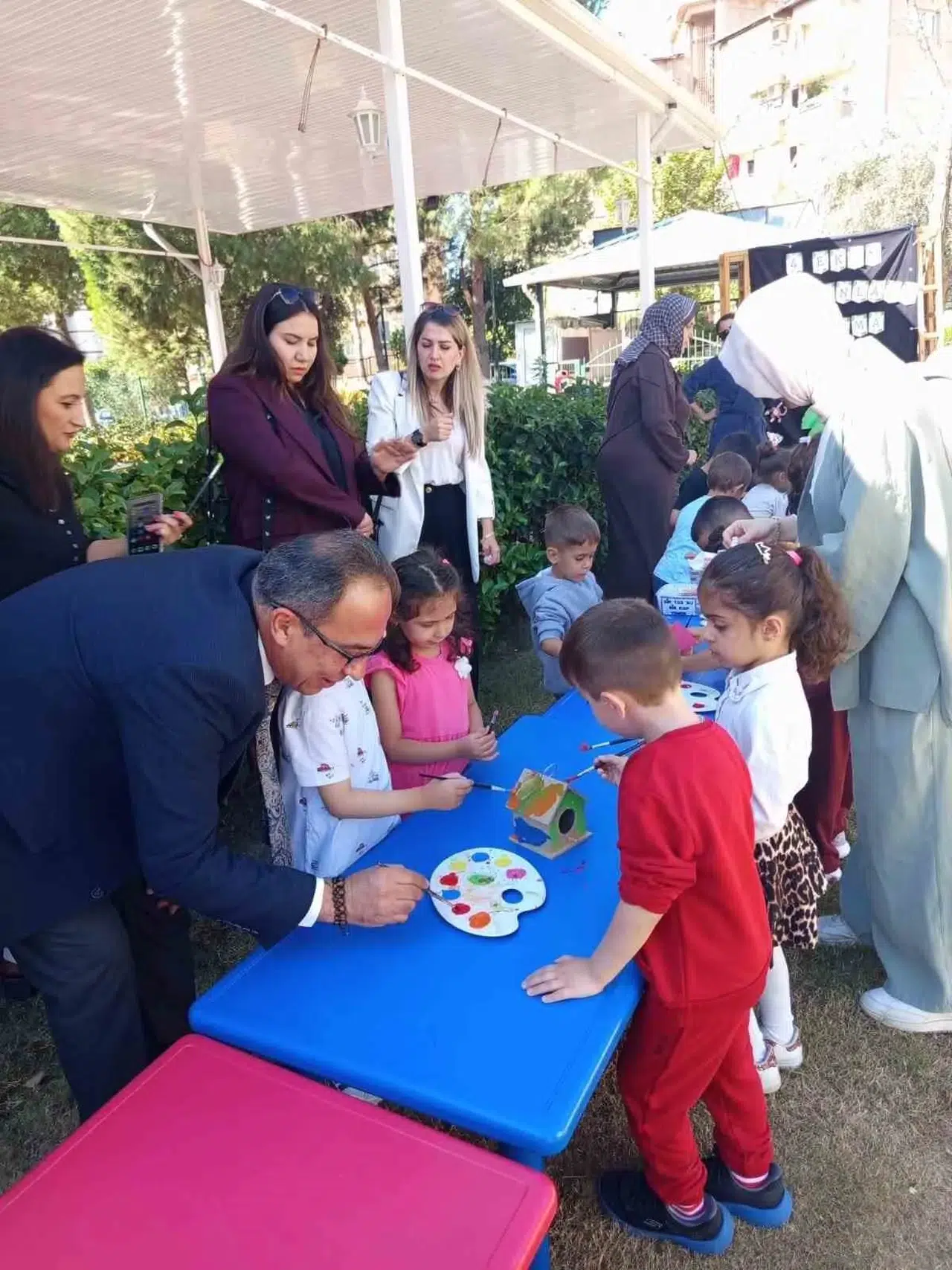 Efelerli miniklerden doğaya vefa: Kuşlar için yuva kurdular