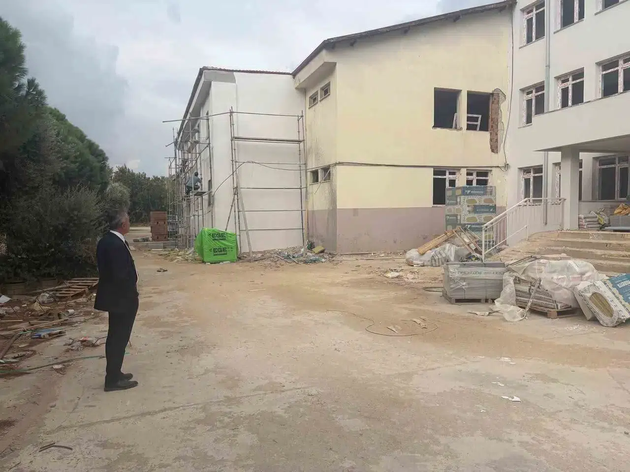 Söke’de eğitim yuvaları yenileniyor: Turizm lisesinde hummalı çalışma