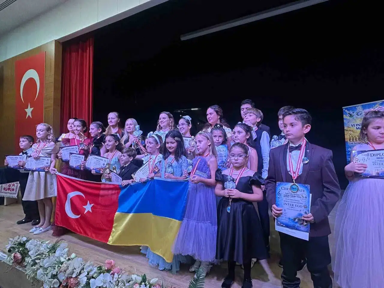 Honaz’ın genç yeteneği sahnede devleşti: Uluslararası arenadan teşekkür belgesiyle döndü