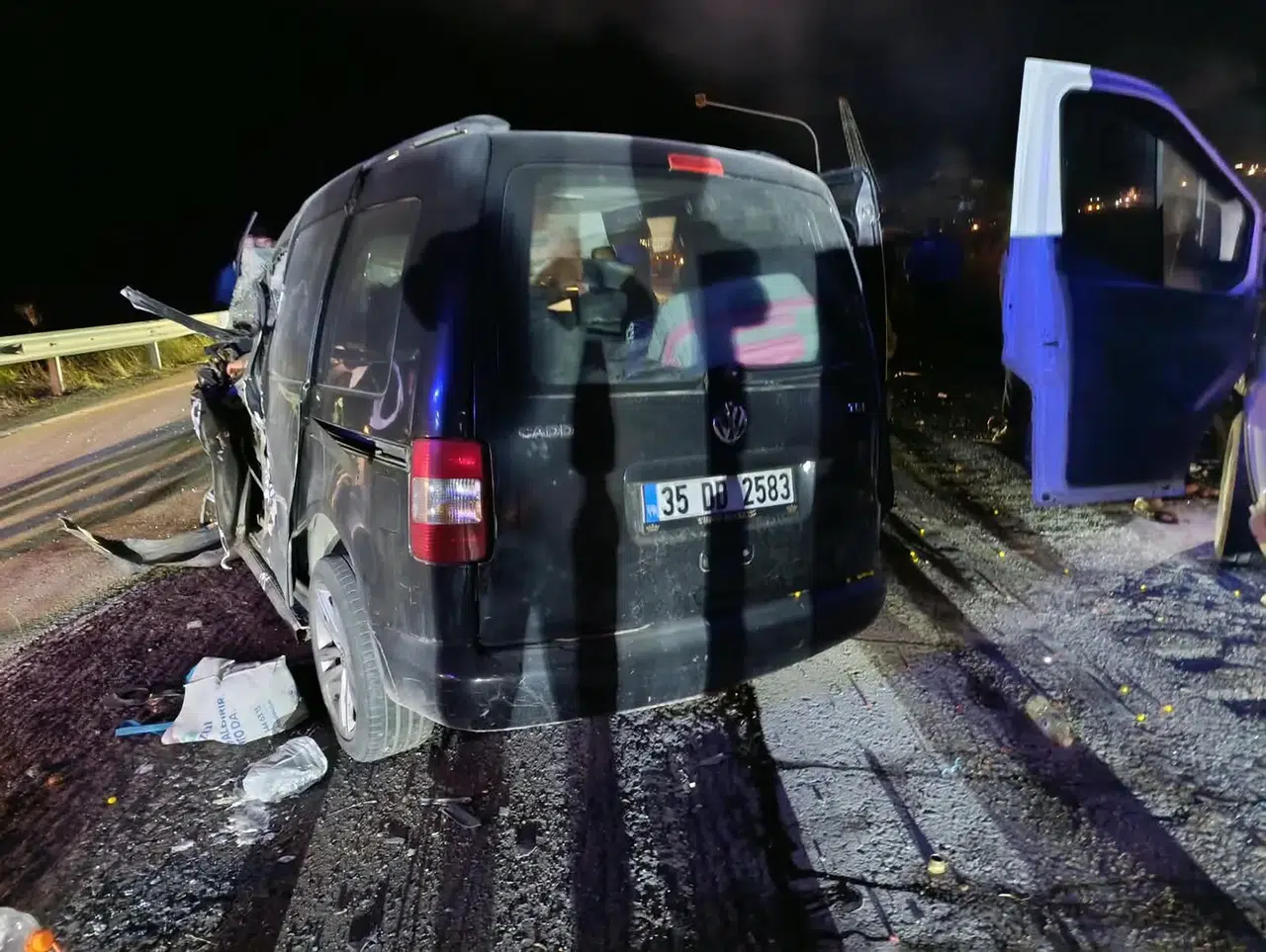 Manisa'da yol çalışması kabusa döndü: Zincirleme kazada 5 kişi hastanelik oldu