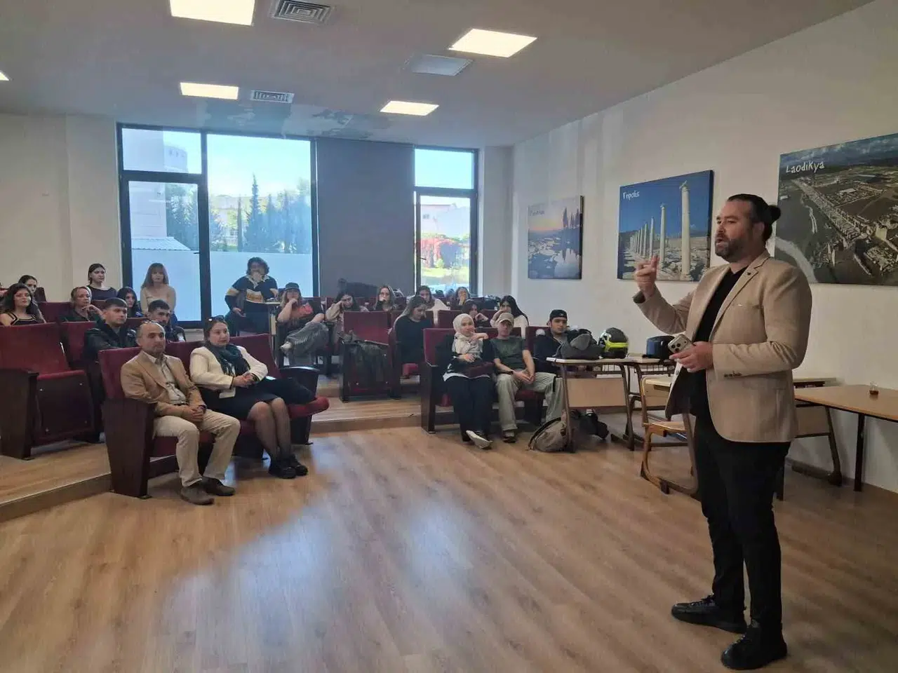 Genç iletişimcilere kariyer reçetesi: Diplomanın ötesine geçin