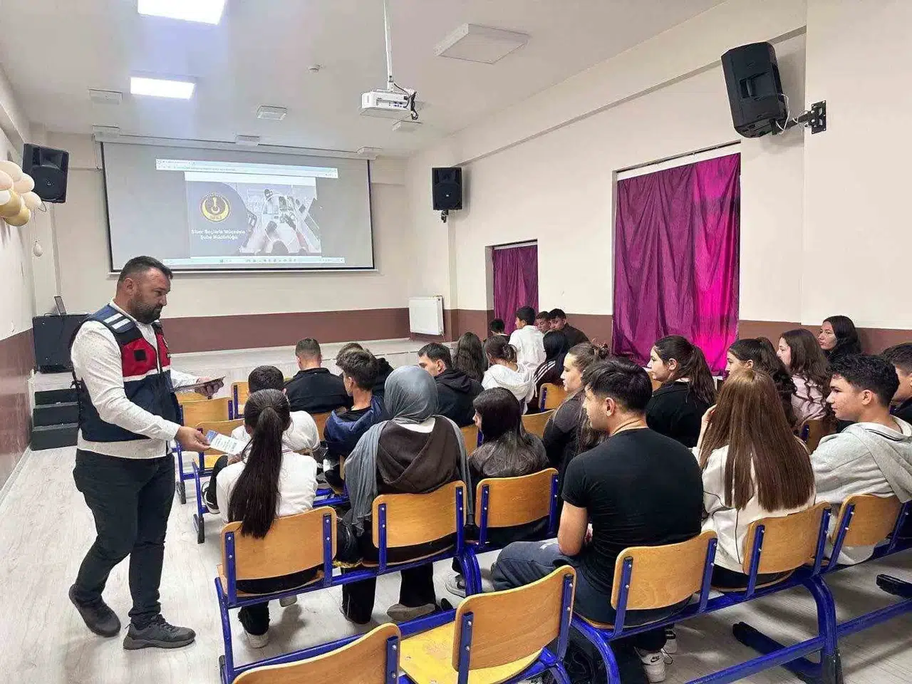 Dijital dünyada jandarma kalkanı: Dinar’da 206 kişiye kritik eğitim