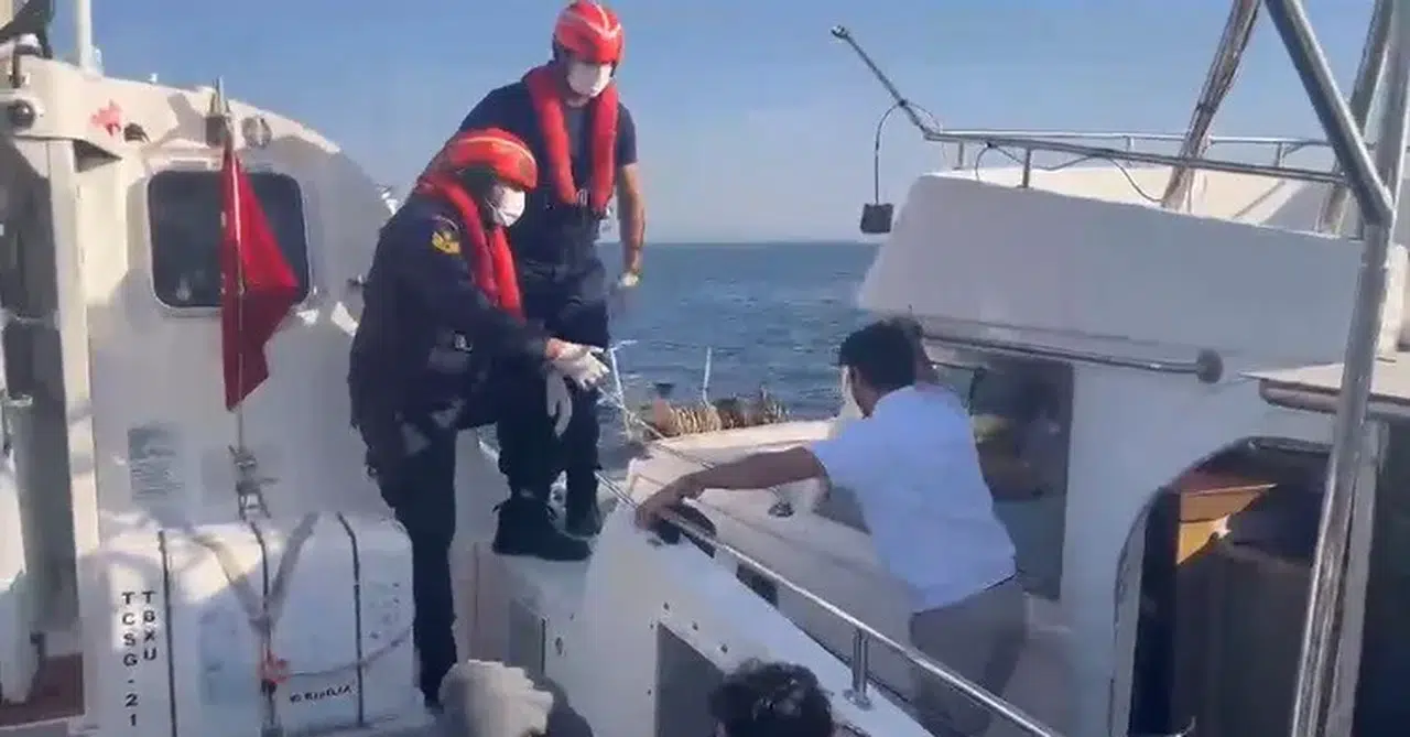 Didim açıklarında nefes kesen operasyon: Sürüklenen teknedeki 17 kişi kurtarıldı