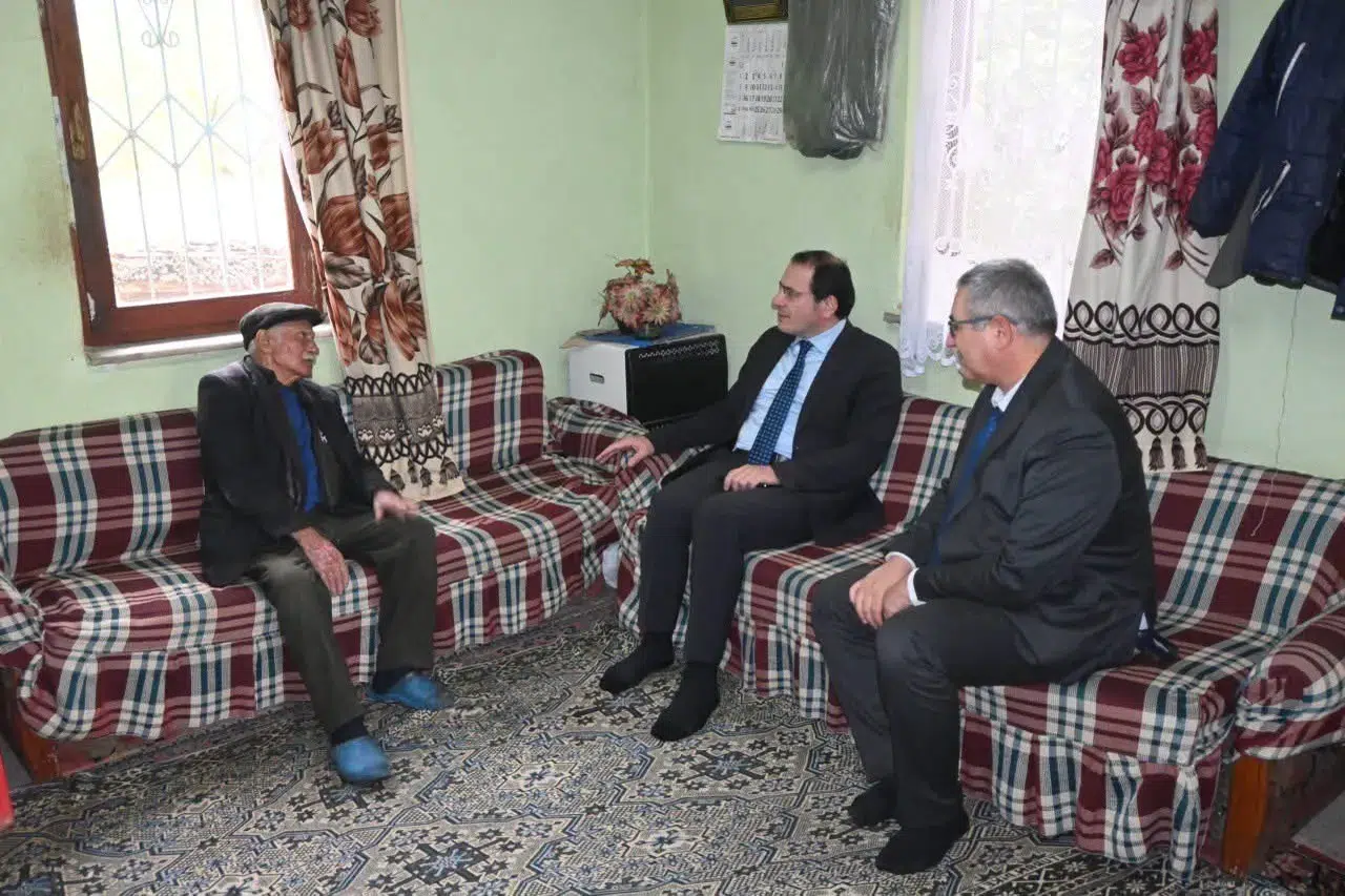 Çay ilçesinde vefa günü: Kaymakam Türker ulu çınarları unutmadı