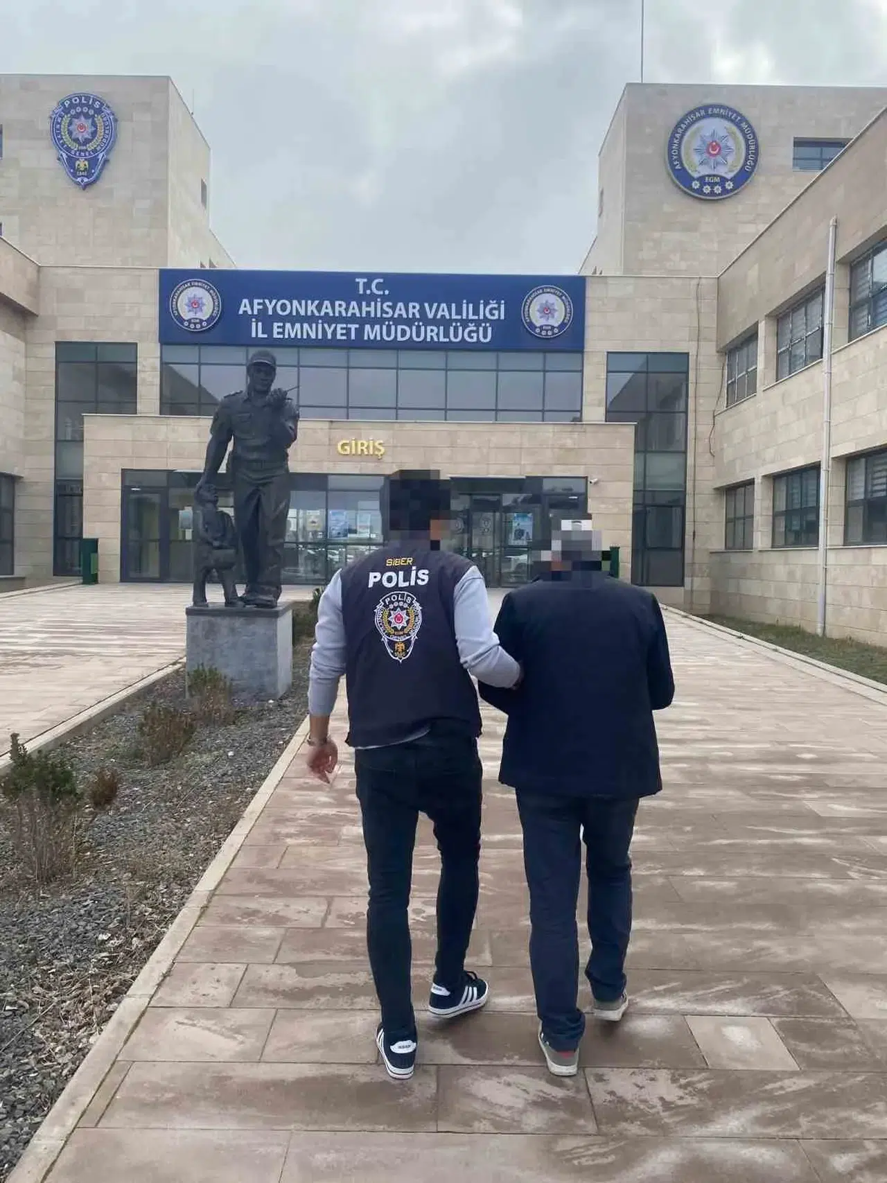 Kısa yoldan zengin olma vaadi kabusa döndü: Siber polis operasyonuyla yakayı ele verdi