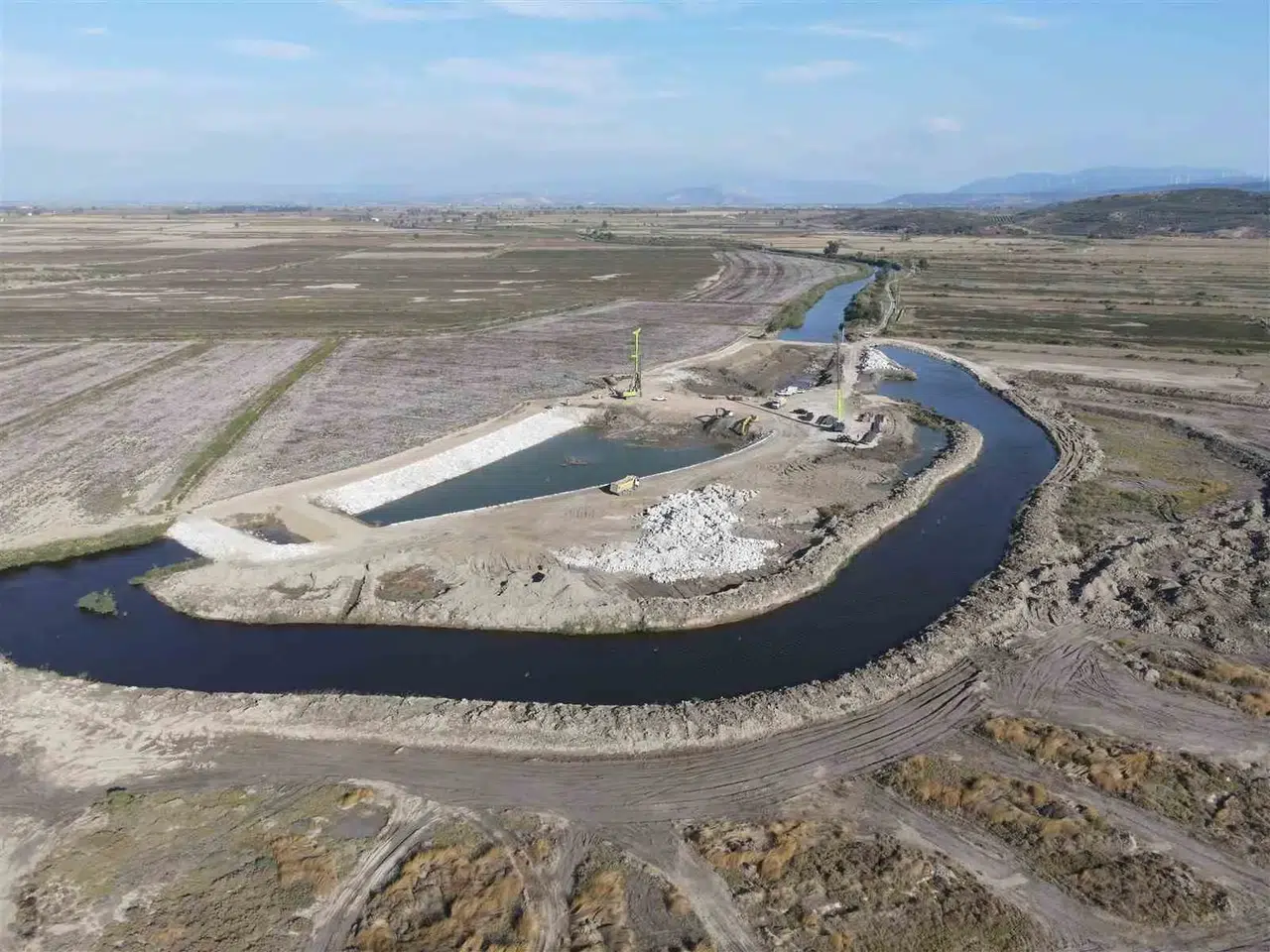 Söke Ovası’nda 440 milyonluk dev kalkan: Hem tarımı hem yılan balıklarını kurtaracak