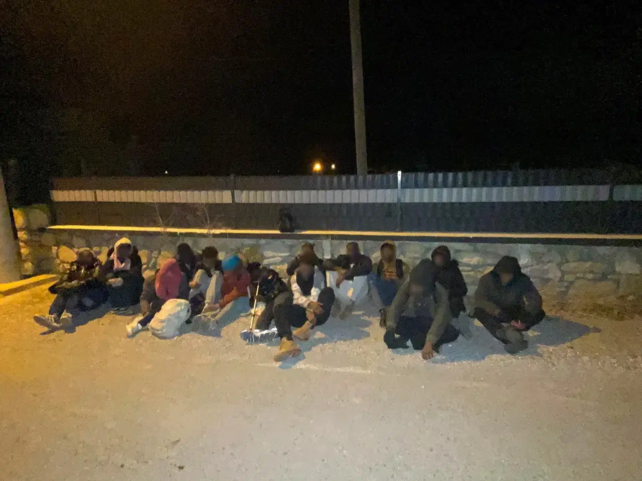 Urla sahilinde gece operasyonu: Radara yakalanan 16 kaçak göçmen gözaltına alındı