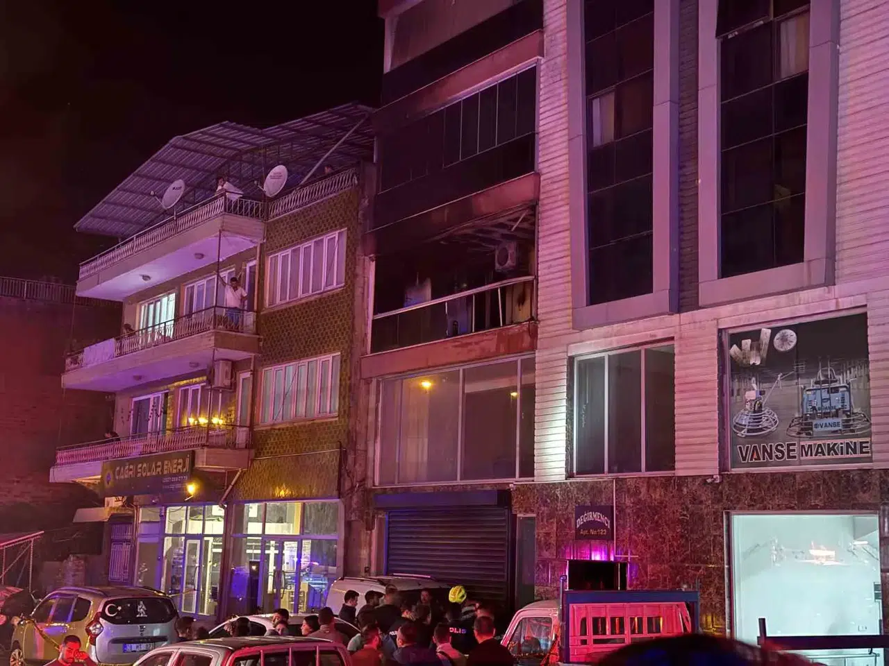 Aydın’da gece yarısı dehşeti: Alevlerin arasında kalan 5 kişi son anda kurtarıldı