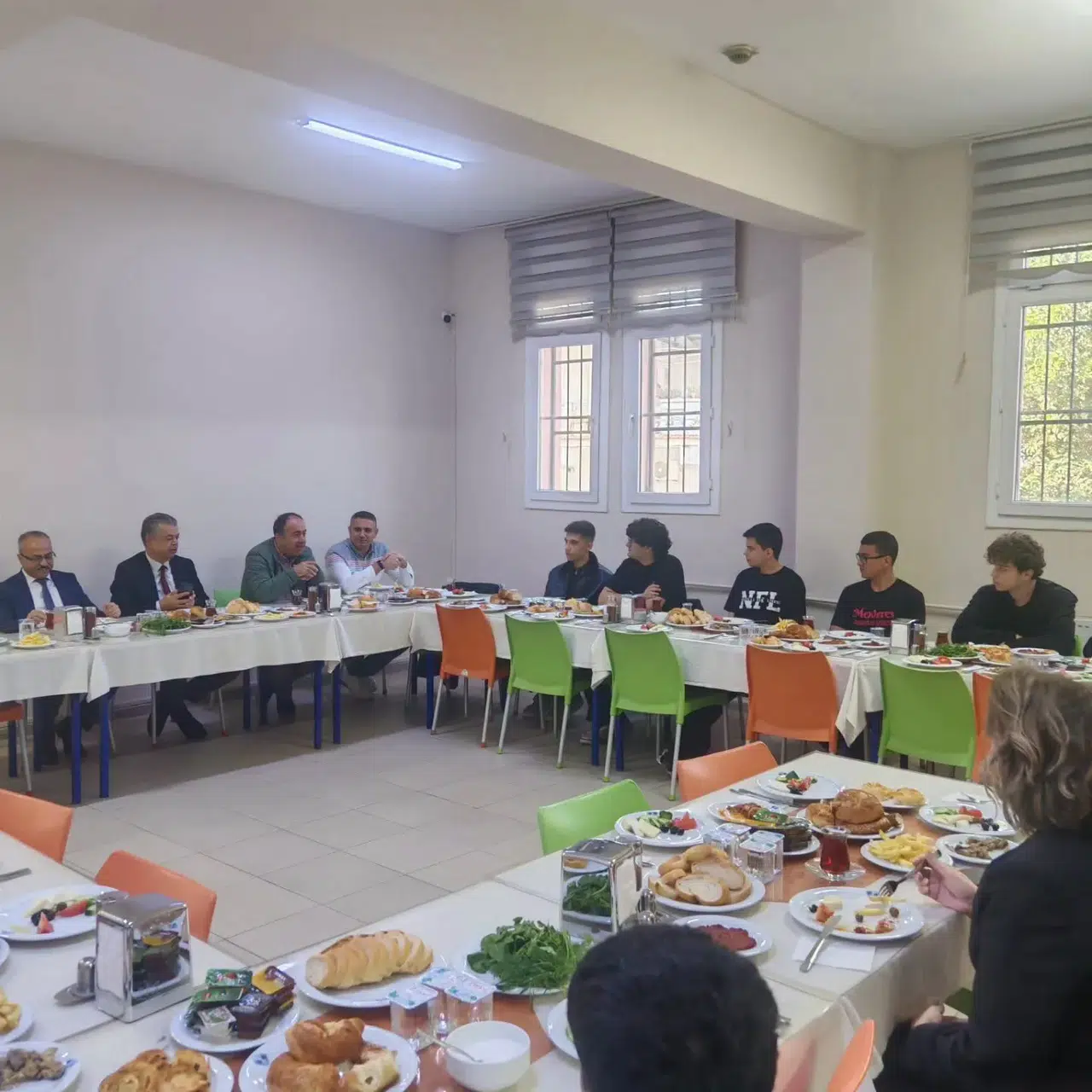 Nazilli'de egitimin gelecegi genclerle masaya yatirildi