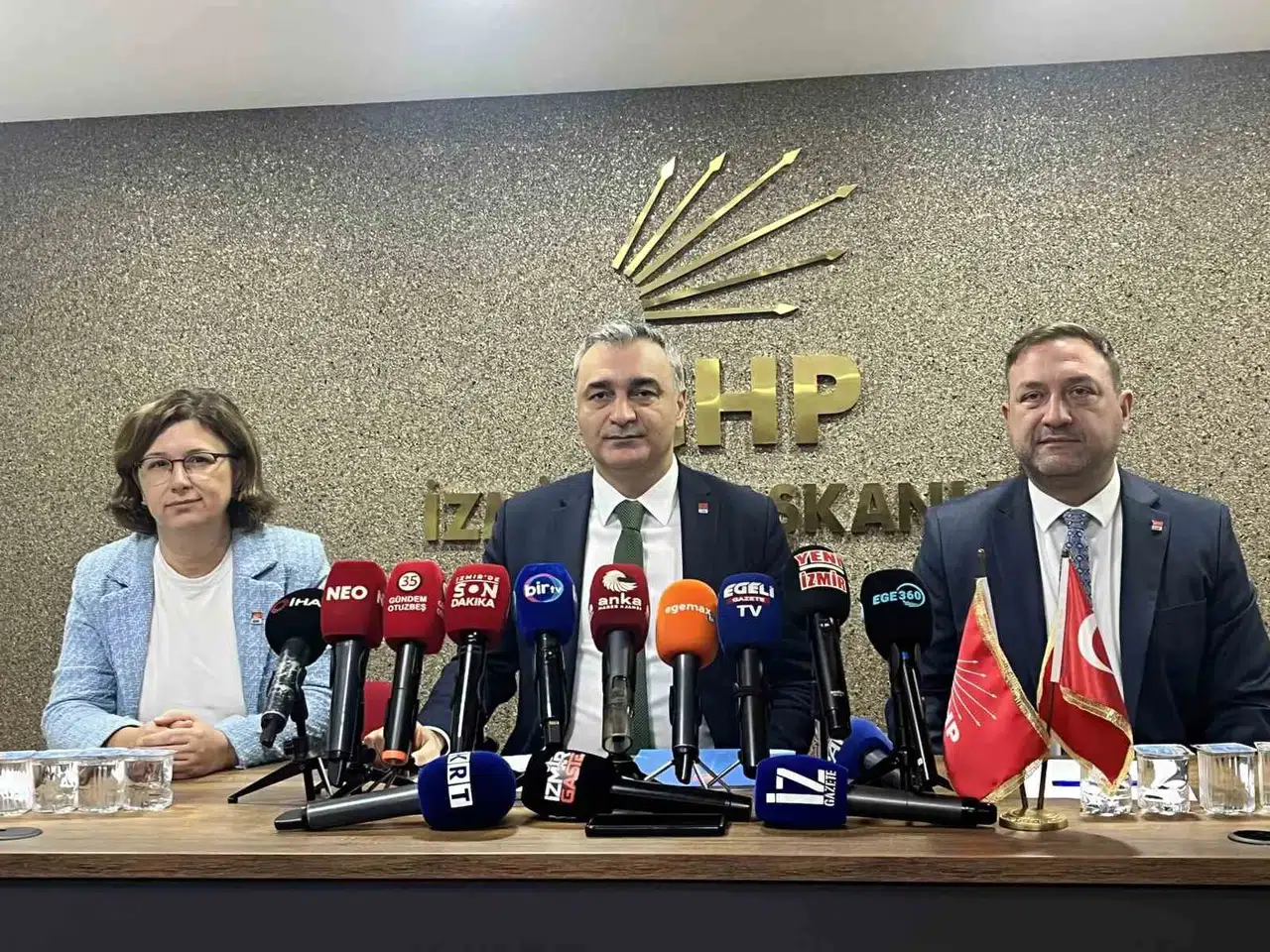 Müslim Sarı'dan Özgür Özel'e sert çıkış: Adaylık tercihinin bedelini ödeyin