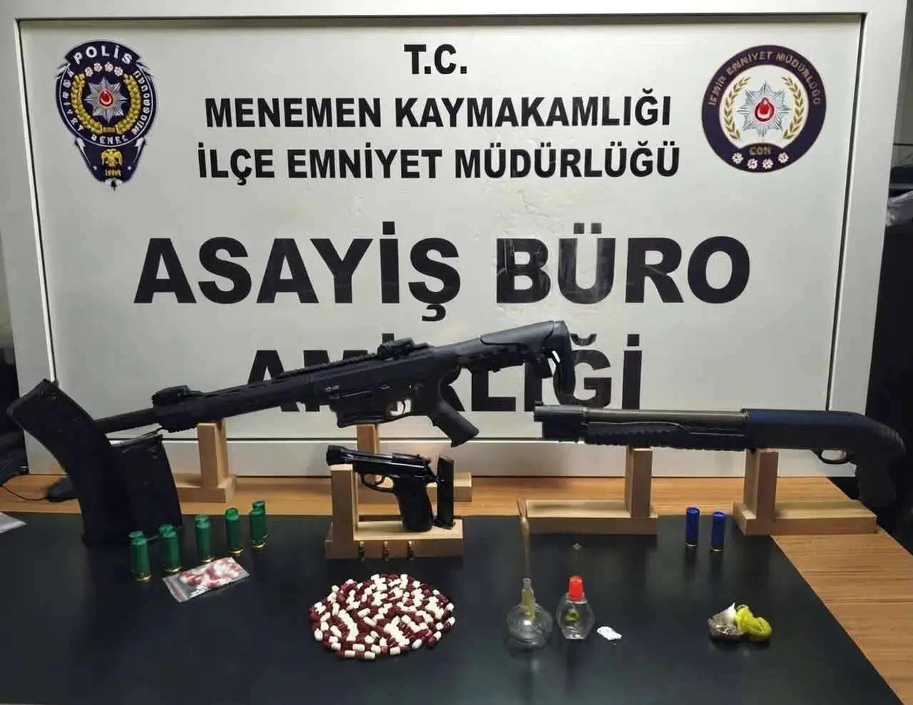 Menemen'de zehir tacirlerine şafak operasyonu: 44 kişi kıskıvrak yakalandı