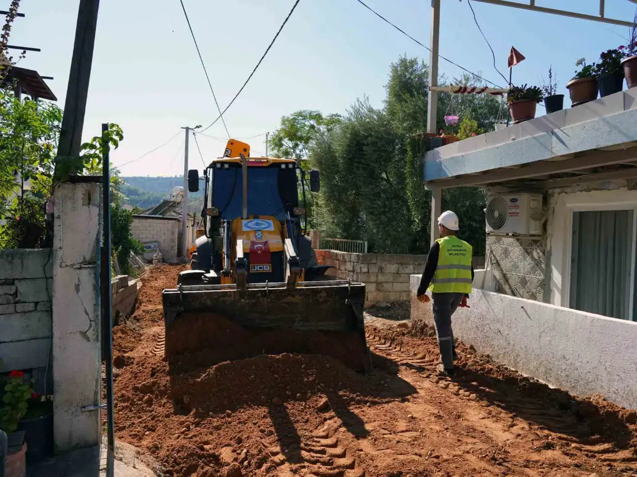 Milas’ta altyapı seferberliği: Küçükdibekdere’nin kronik sorunları çözülüyor