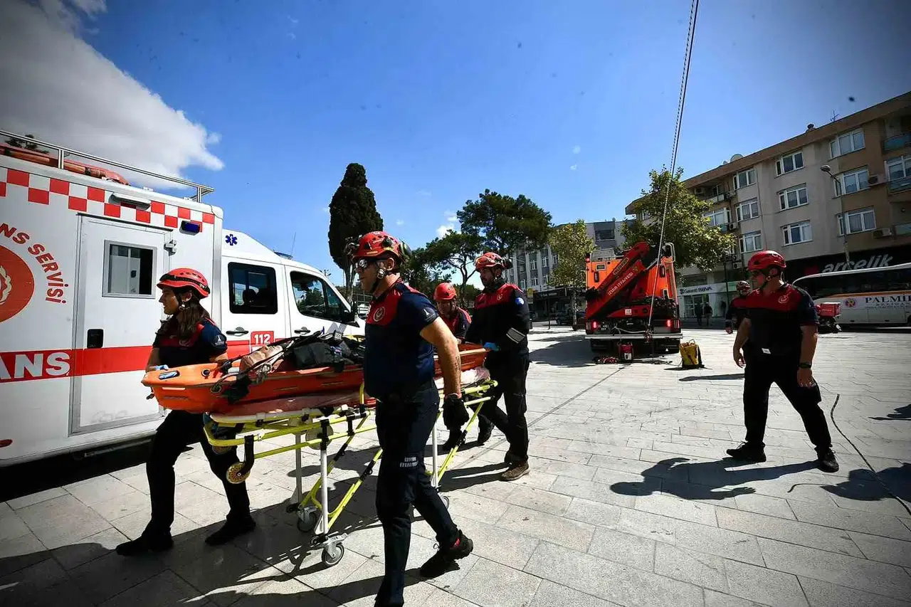 İZSU binasında nefes kesen anlar: Senaryo gerçekçiydi, müdahale profesyoneldi