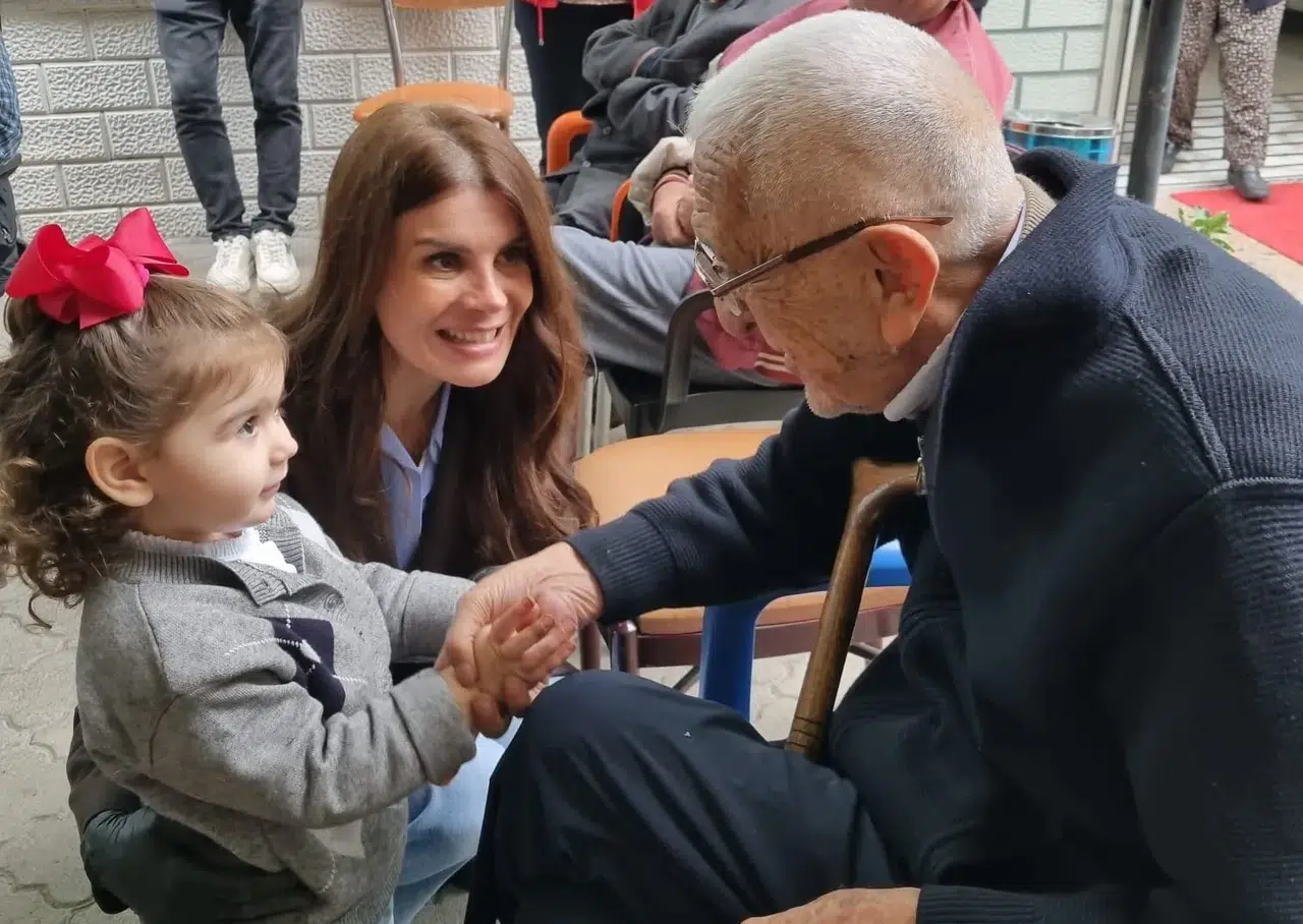 Toprakta filizlenen dostluk: Gençler ve huzurevi sakinleri aynı saksıda buluştu