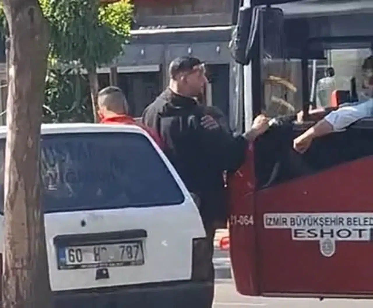Karşıyaka’da trafikte terör estiren sürücüye ağır fatura: Hem ehliyetinden oldu hem de servet ödeyecek