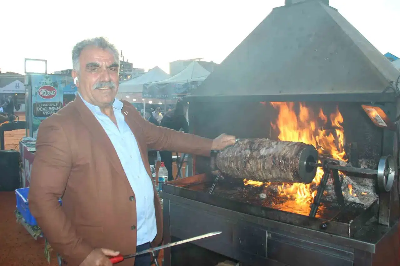 İzmir’de Erzurum esintisi: 60 bin şişlik lezzet şöleni başladı