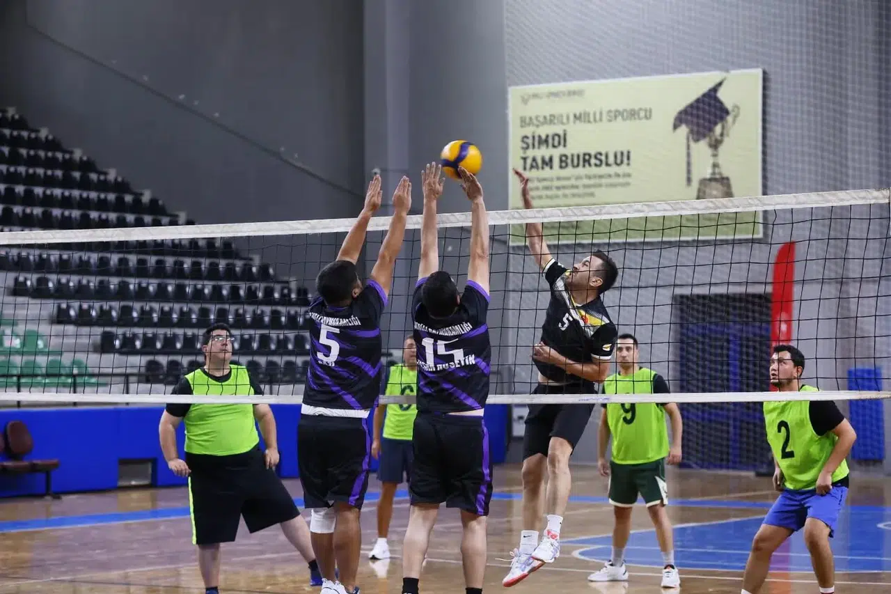 Denizli’de kamu çalışanlarının spor şöleni zirveye taşınıyor