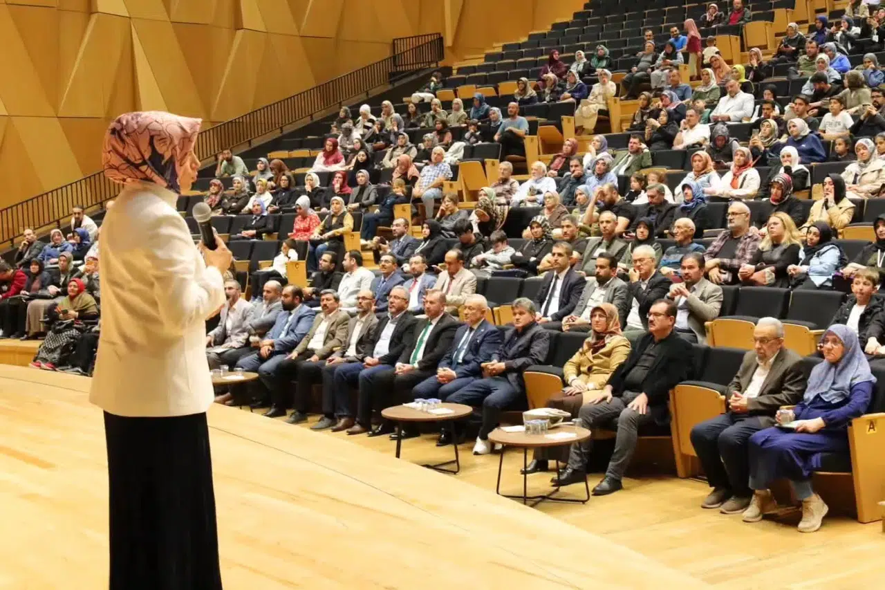Denizli’de huzurlu aile yapısı için manevi reçeteler masaya yatırıldı