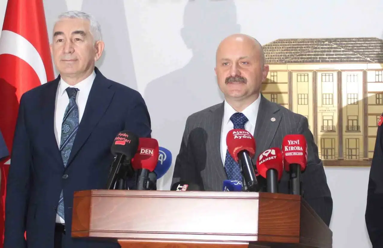 Kuşadası'ndaki pazar yeri yangınında Vali Varol'dan ilk açıklama: Can kaybı yok