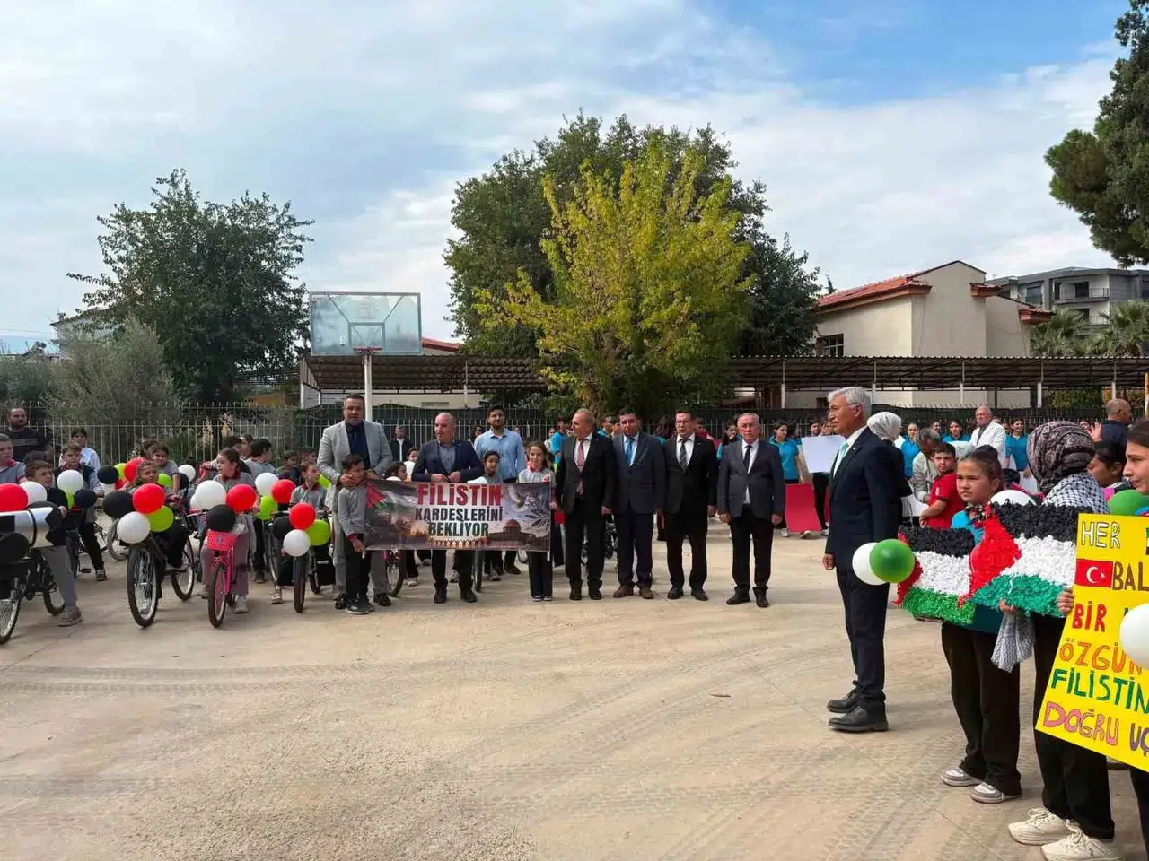 Sarıgöl’ün minik kalplerinden Gazze’ye umut dolu mesaj: Gökyüzü çocuklara kalsın