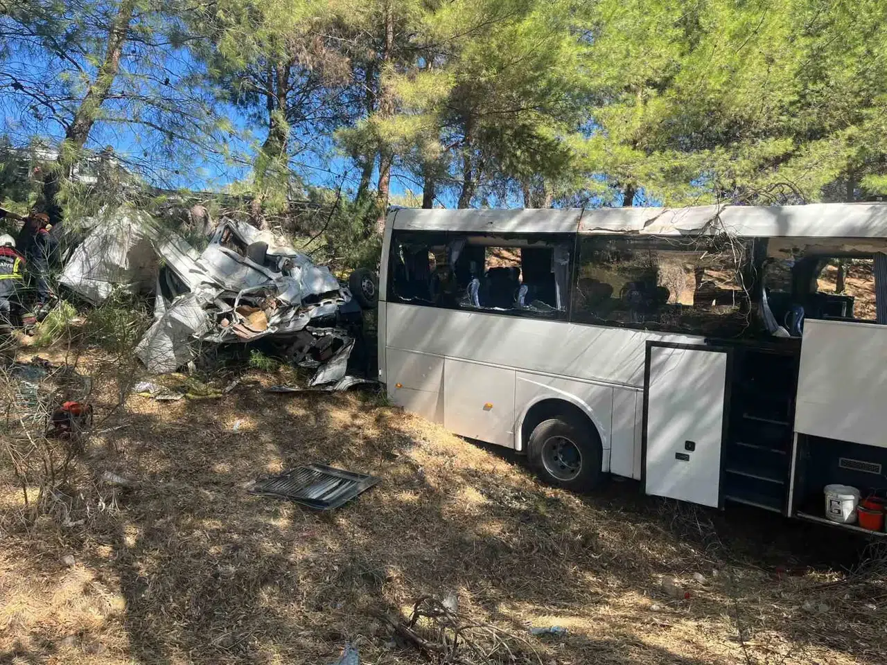 Tatil yolunda acı bilanço: Tur otobüsü şarampole devrildi