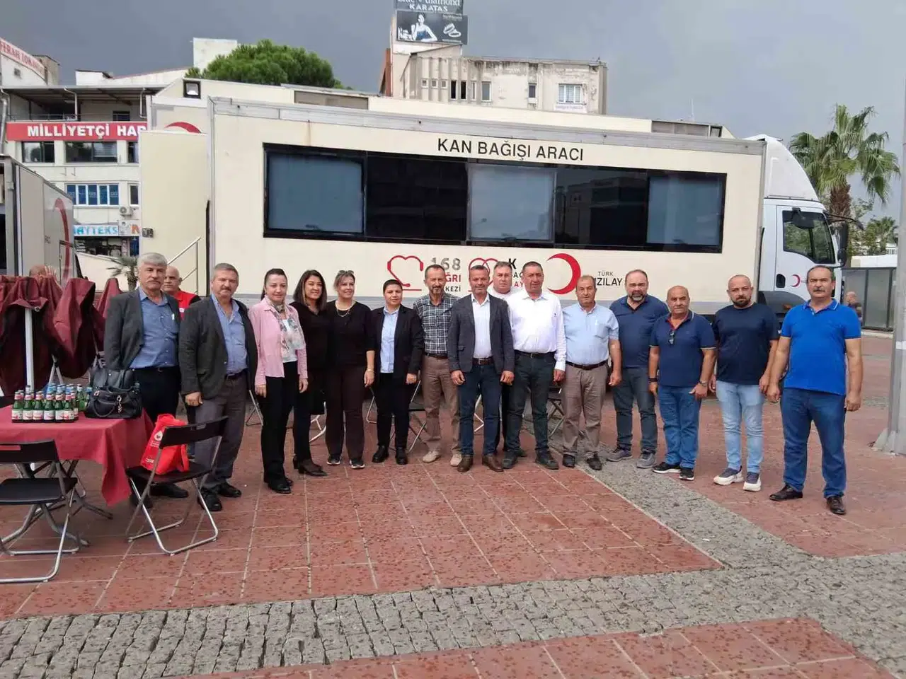 Aliağa'nın mahalle temsilcilerinden Kızılay'a anlamlı destek
