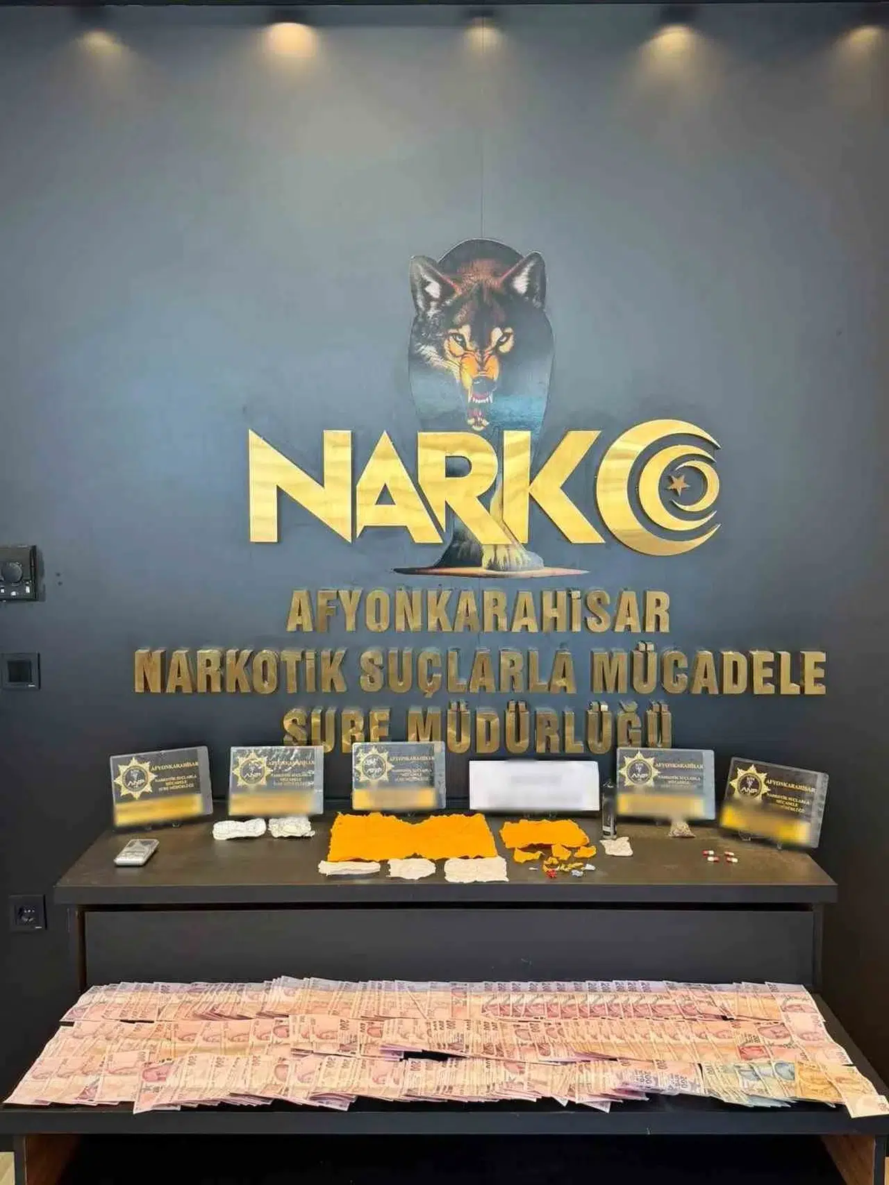 Zehir tacirine Afyonkarahisar polisinde geçit yok: Üzerinden servet çıktı