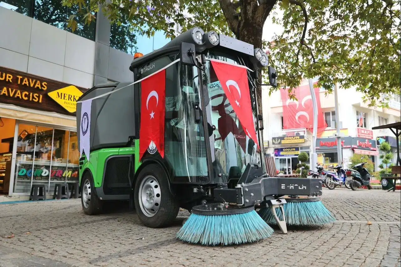 Tavas sokaklarında temizlik devri: Belediye filosunu teknolojiyle donattı
