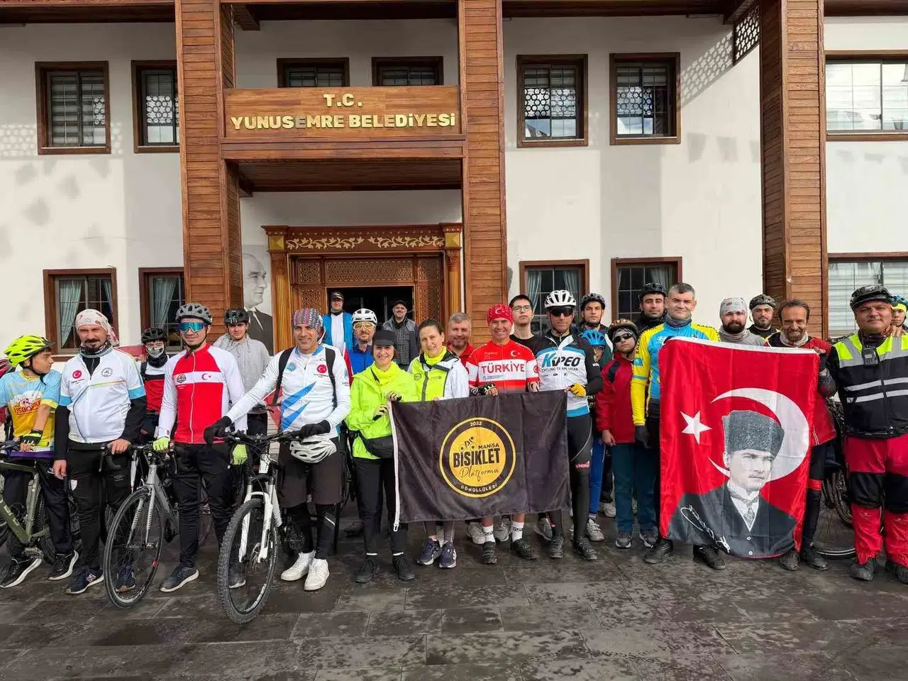 Manisa yollarında Cumhuriyet maratonu: 103 kilometrelik anlamlı sürüş