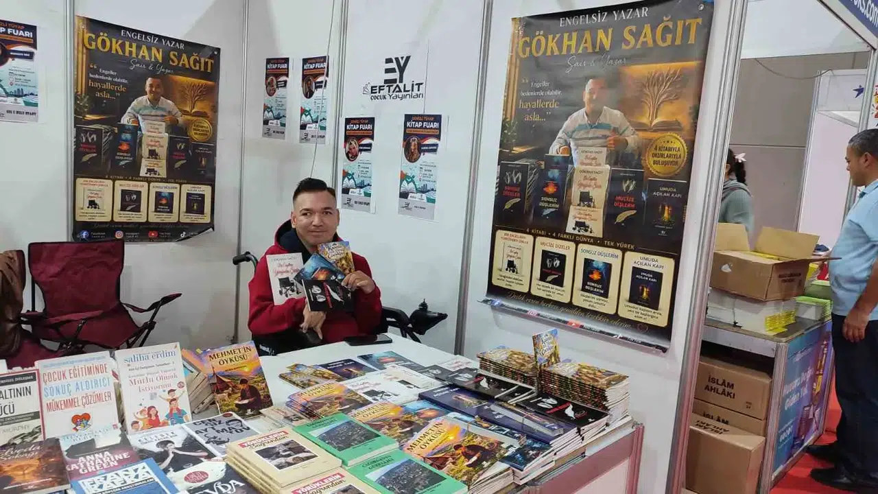 Kaleminden dökülen umutla okurlarının karşısına çıktı: Engelsiz Yazar fuarda rüzgar estirdi