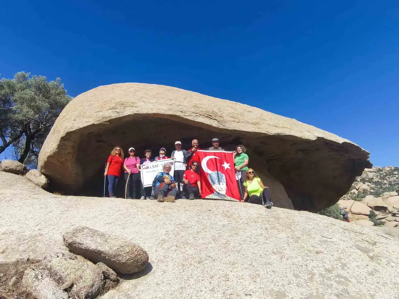 Milyar yıllık devasa kayalar Yatağan’da gün yüzüne çıktı: Doğa tutkunları tarihe yolculuk yaptı