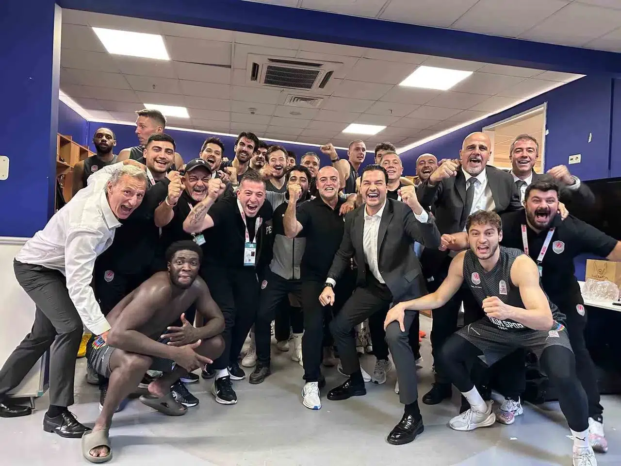 Orhun Ene’nin öğrencileri İstanbul’da devirdi: Petkimspor Fenerbahçe karşısında nefes aldı