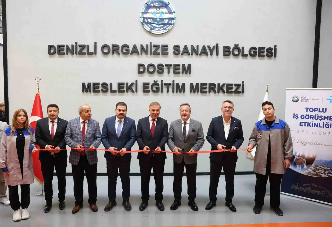 Denizli sanayisinde dev buluşma: 50 firma iş arayanlarla masaya oturdu