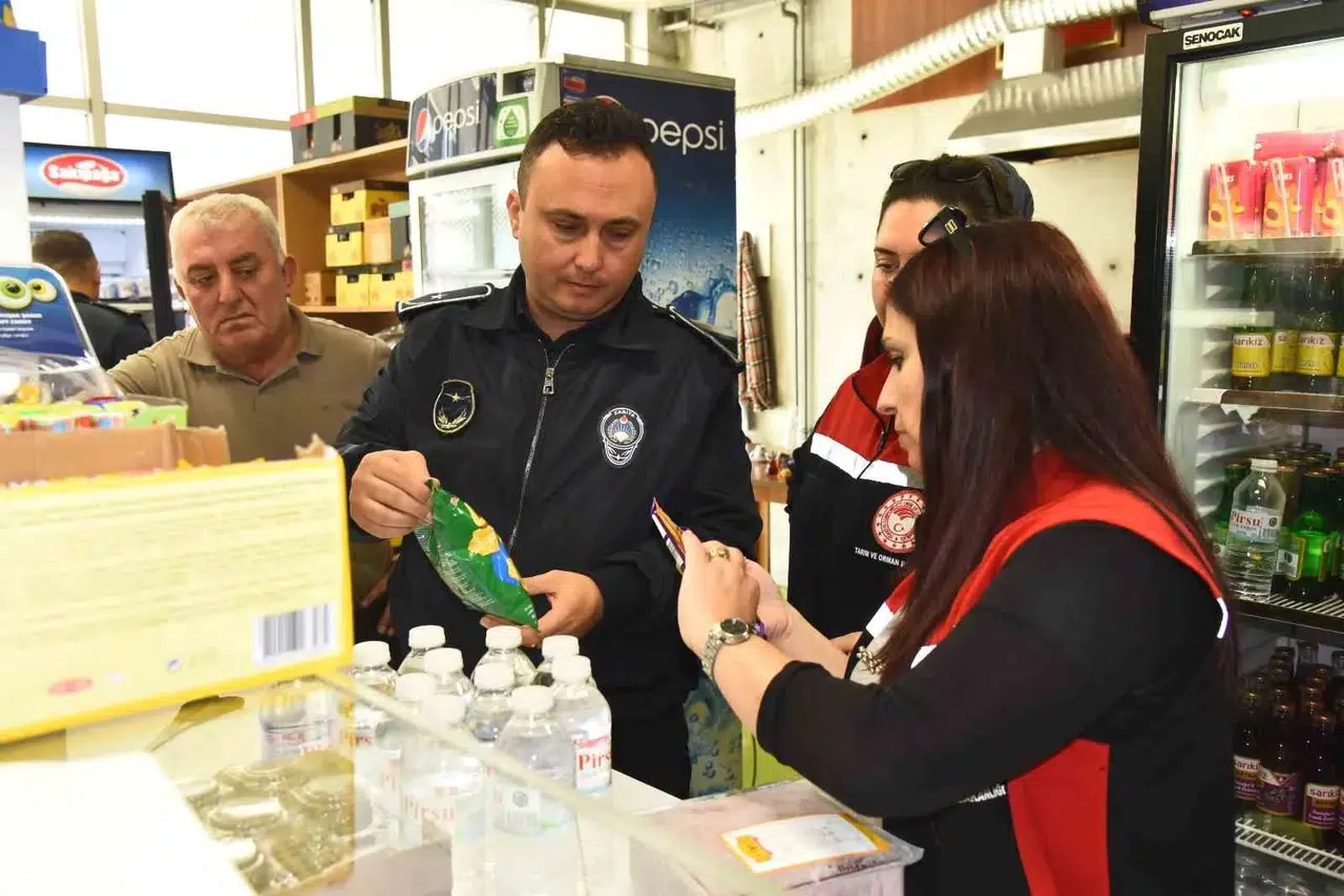 Menemen’de kantinlerde hijyen mesaisi: Öğrencilerin sağlığı zabıta takibinde
