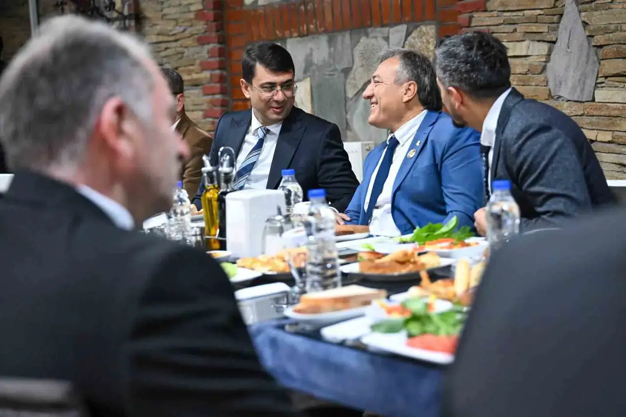 Uşak'ta vefa buluşması: Vali Kartal kahramanların yakınlarını ağırladı