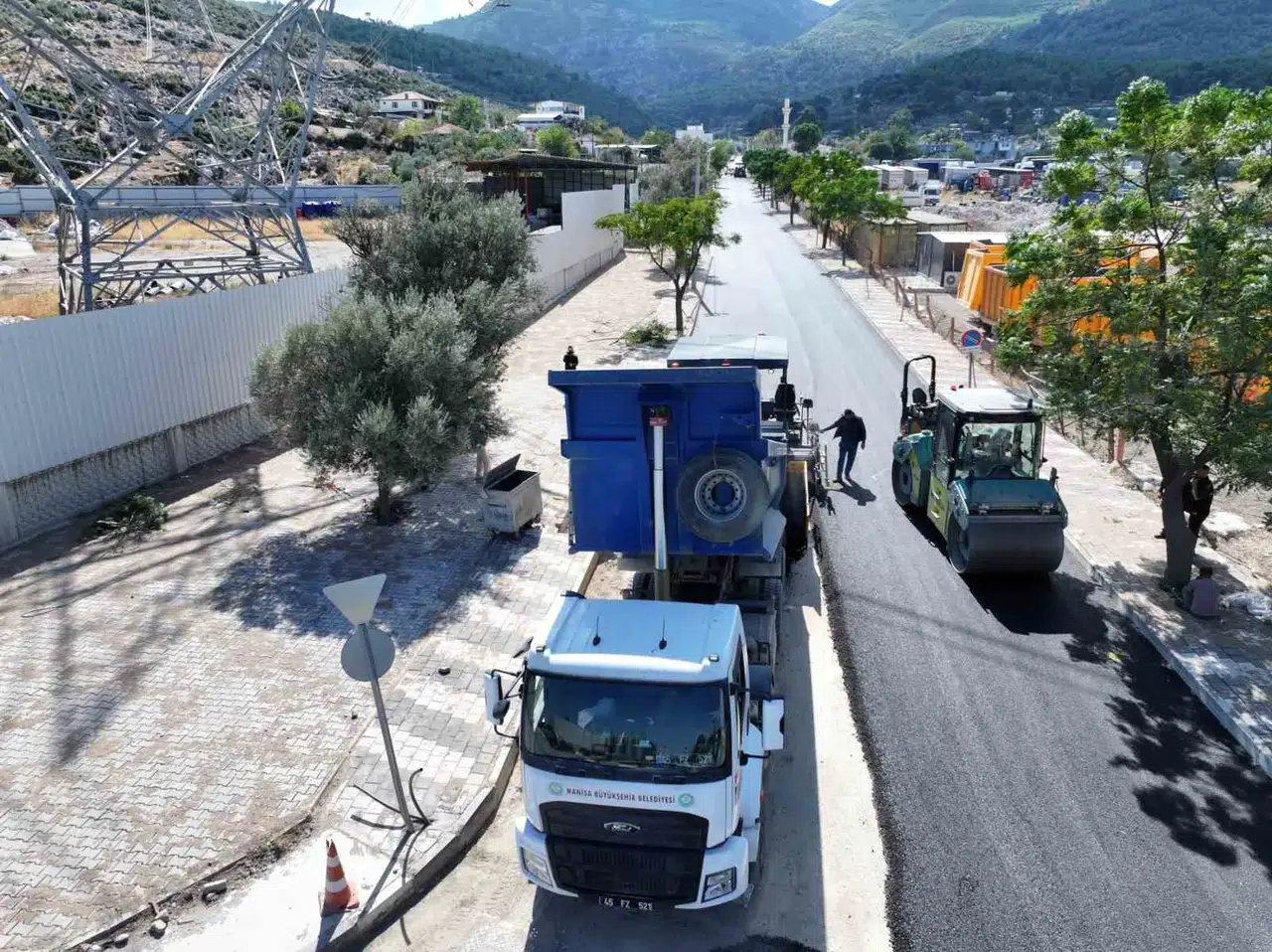 Emlakdere’de ulaşım çilesi bitti: Yollar modern asfaltla buluştu