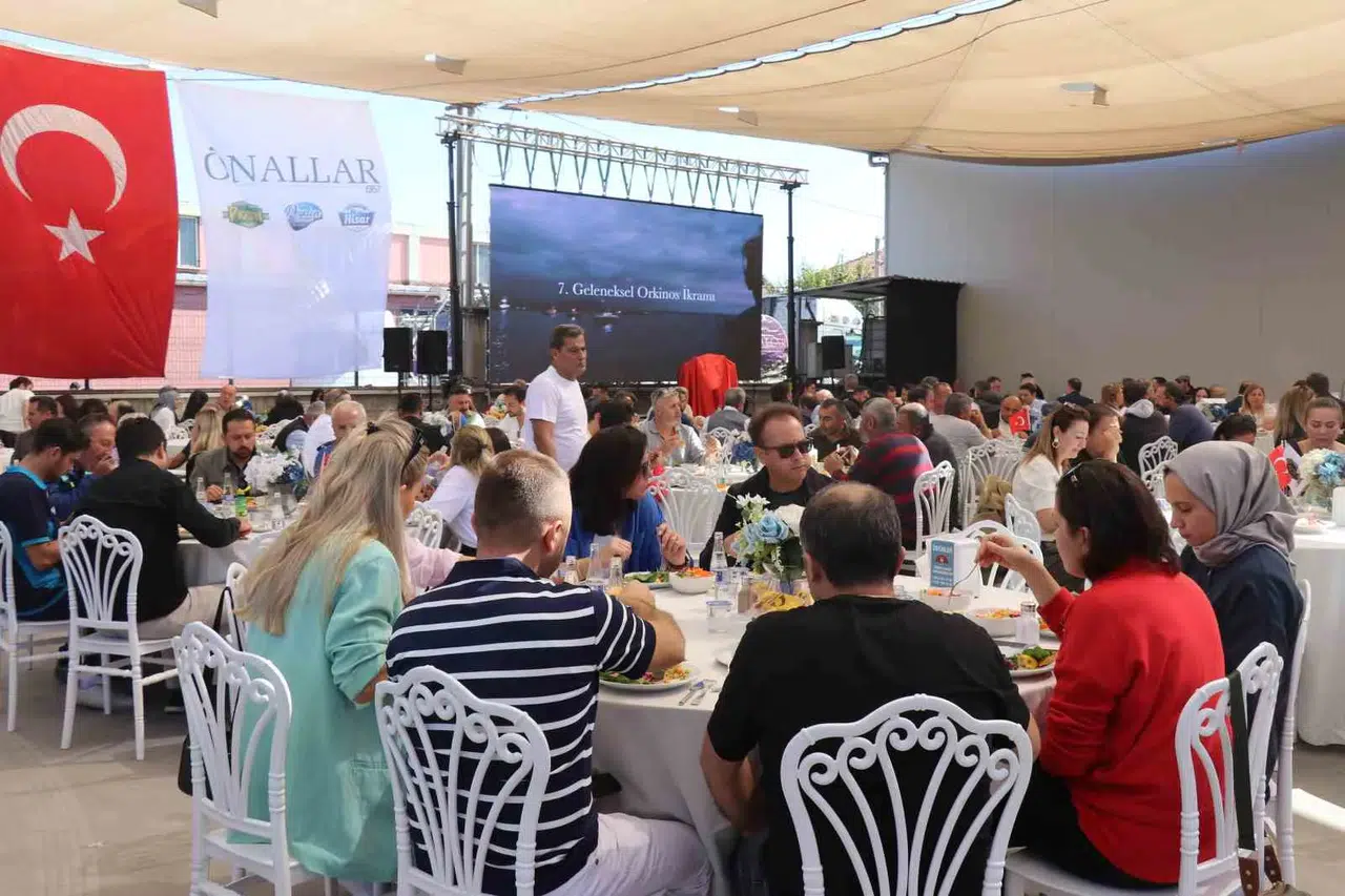Denizli’de devasa ziyafet: Oltasıyla yakaladığı 1 tonluk balığı misafirlerine ikram etti