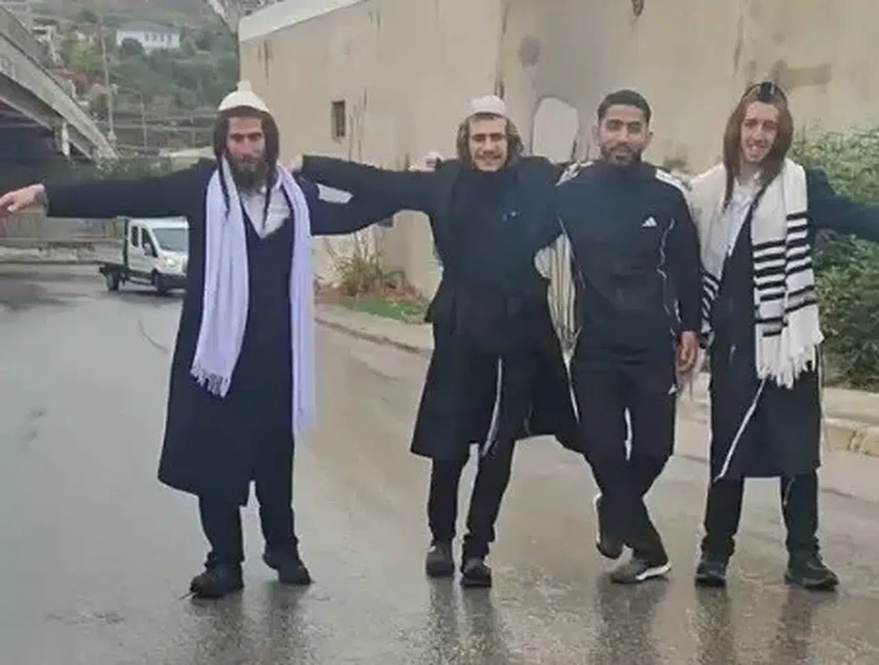İzmir sokaklarında şaşırtan kutlama: Netanyahu’nun kaybını dans ederek karşıladılar