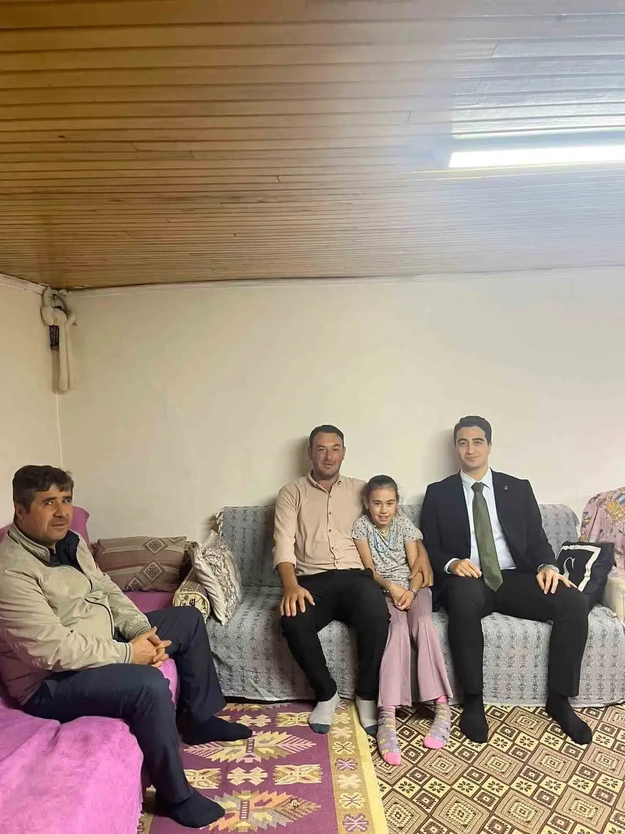 Beyağaç'ta kapı kapı dolaştı: Kaymakam Haydari halkın sorunlarına çözüm arıyor