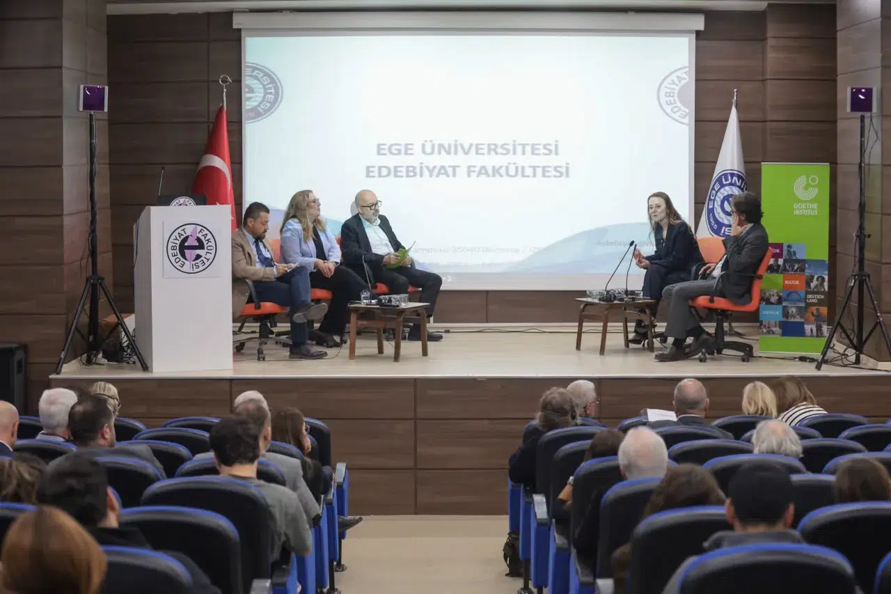Başkan Mutlu, Konak’ın dirençli kent vizyonunu uluslararası konferansta anlattı