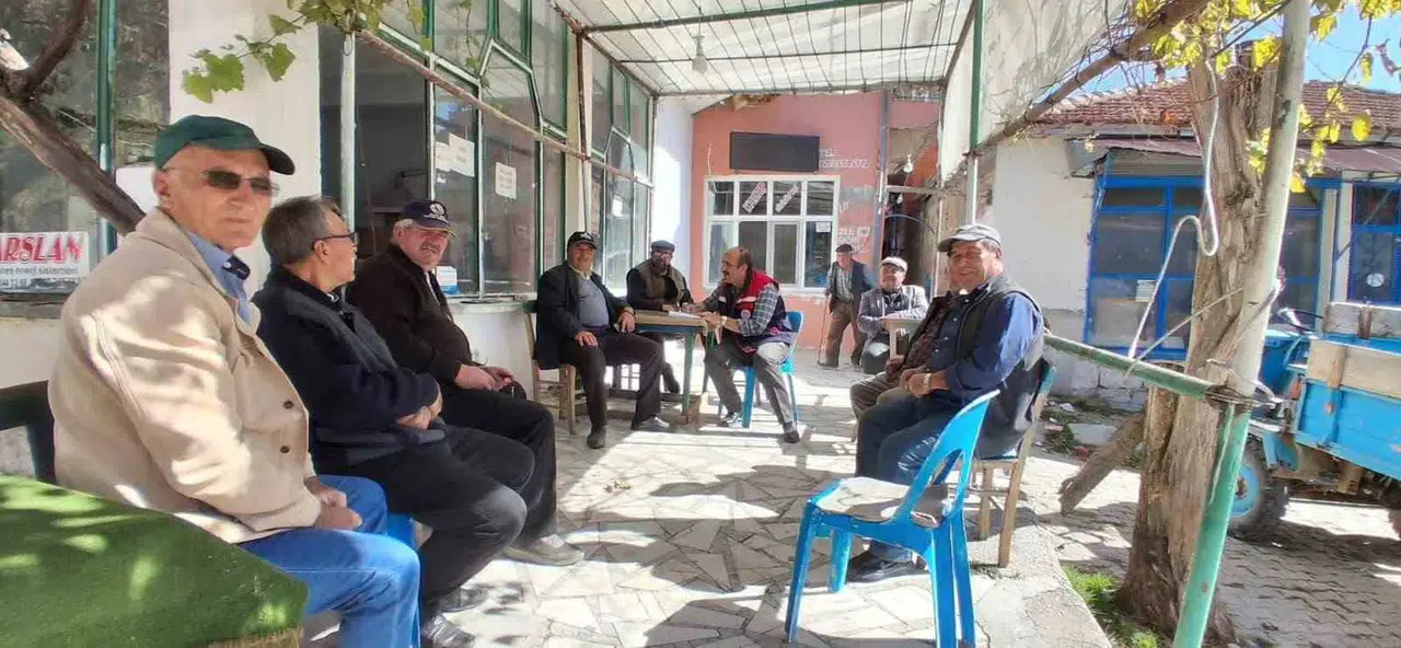 Afyonkarahisarlı çiftçinin sesi sahada yankılanıyor: Cuma buluşmalarıyla çözüm üretiliyor