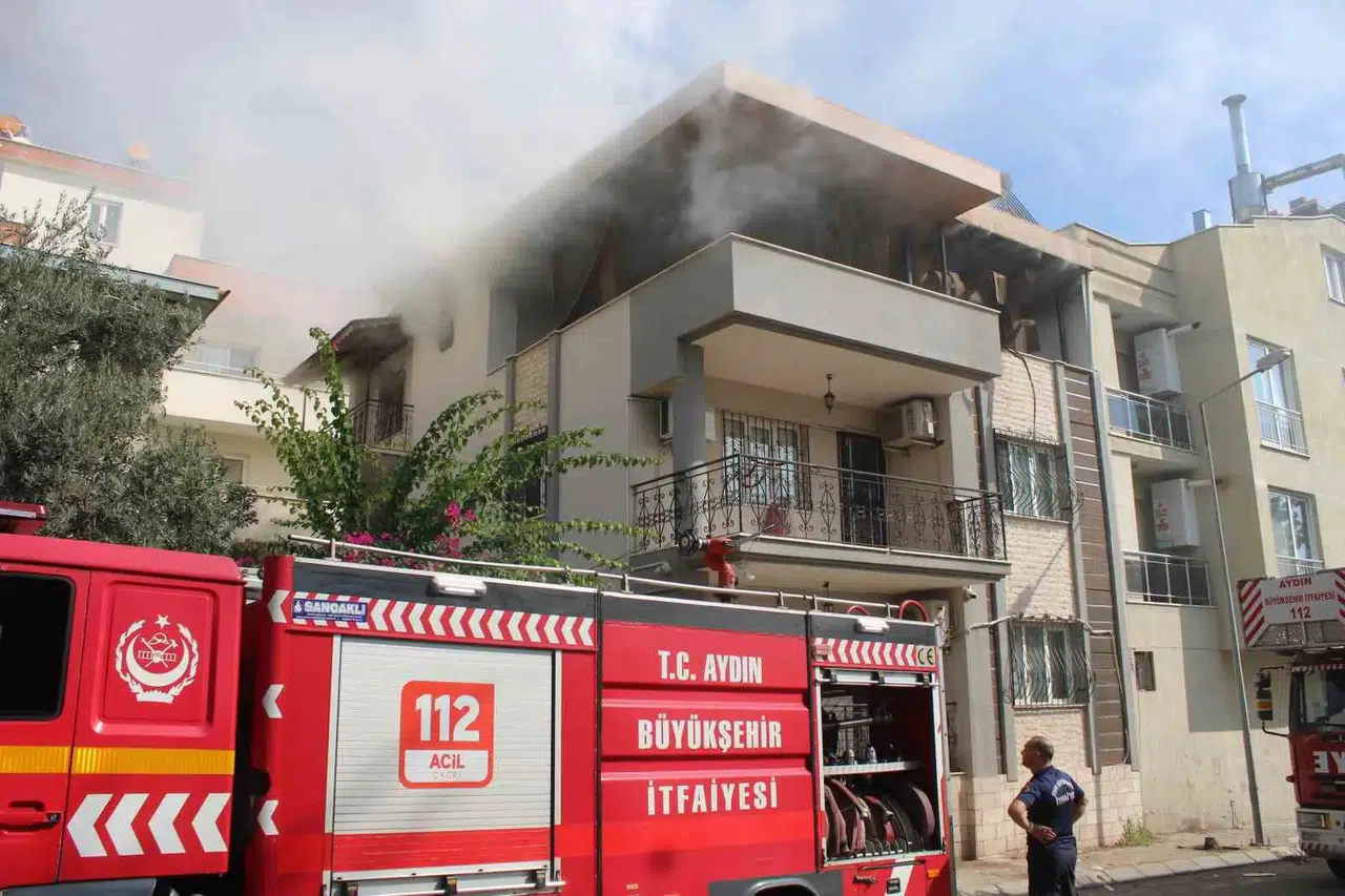 Aydın'da apartman sakinlerini sokağa döken yangın paniği