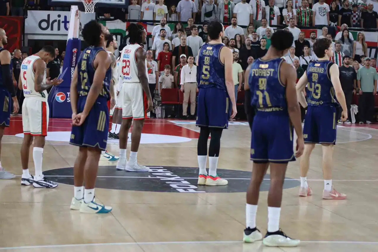 İzmir'de Fenerbahçe fırtınası: Sarı-lacivertliler Karşıyaka deplasmanında hata yapmadı