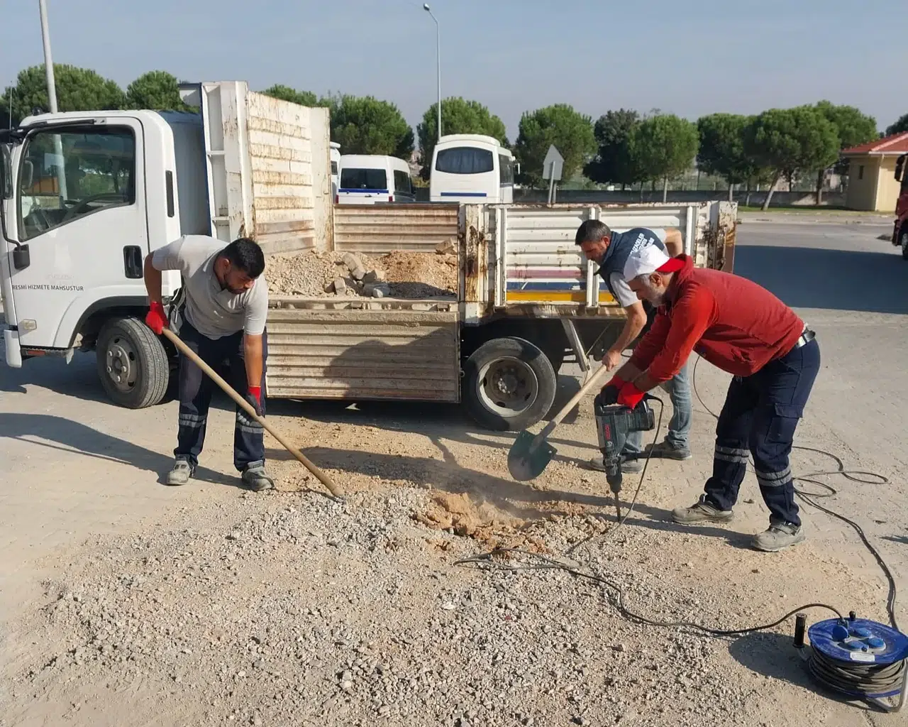 Şehzadeler’de çözüm odaklı belediyecilik: Talepler anında sahaya yansıyor