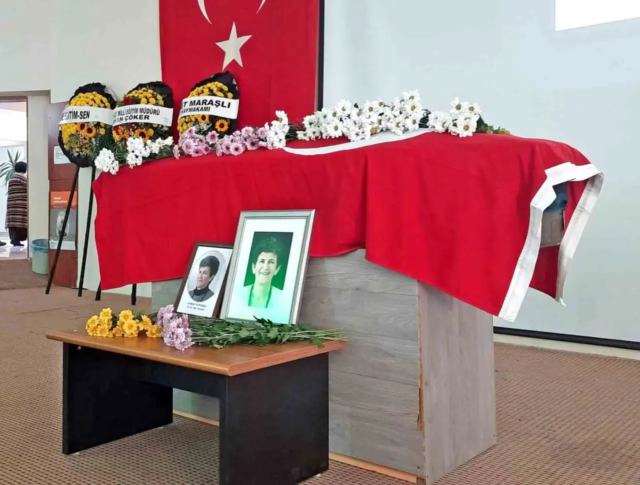 Çeşme eğitim dünyasını yasa boğan veda: Müdür Nemide Korkmaz son yolculuğuna uğurlandı
