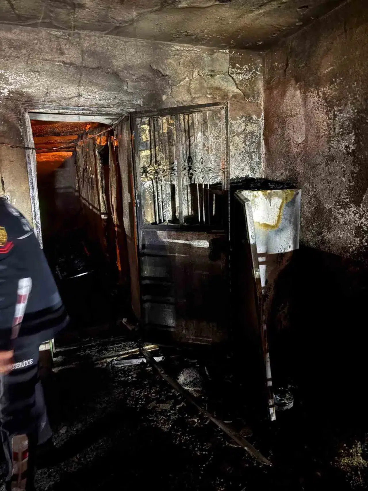 Karacasu'da gece yarısı dehşeti: Alevlerin arasında kalan aile son anda kurtarıldı