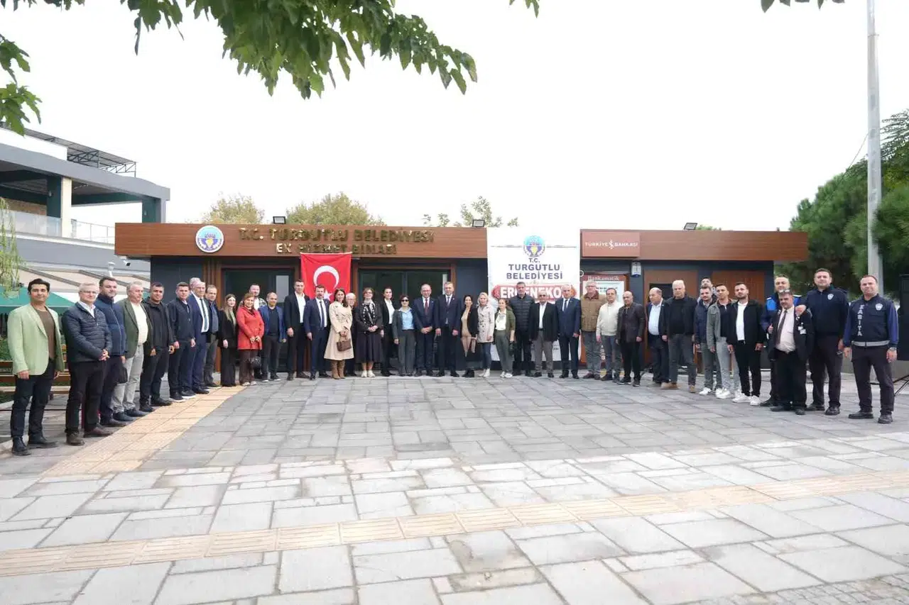 Turgutlu’da bürokrasiyi mahalleliye getiren hamle: Hizmet ayağa geldi