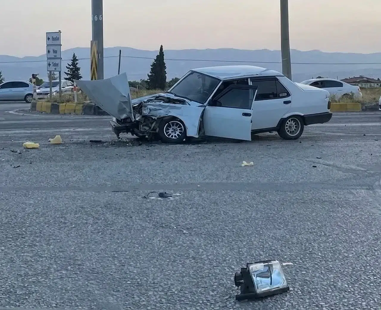 Alaşehir yolunda sabah dehşeti: Genç sürücü hastanelik oldu